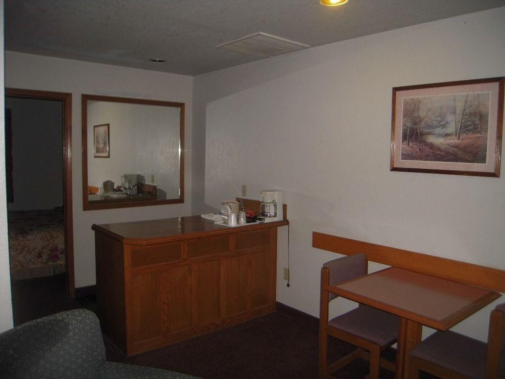 Oak Hill Inn And Suites Tahlequah Ngoại thất bức ảnh