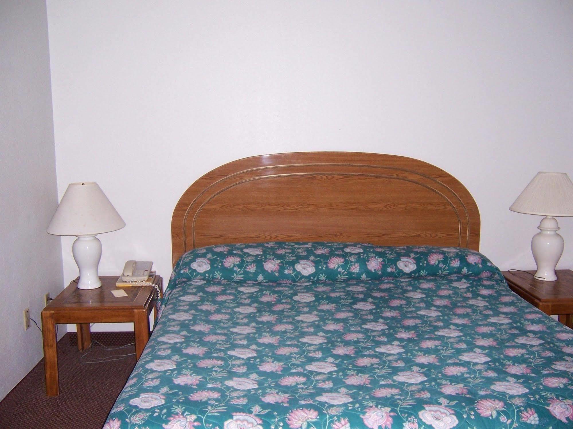 Oak Hill Inn And Suites Tahlequah Ngoại thất bức ảnh